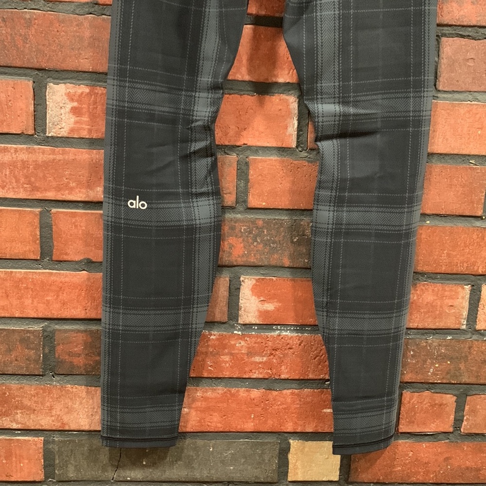 Alo High Waist Airbrush Legging - Picture 9 of 13
